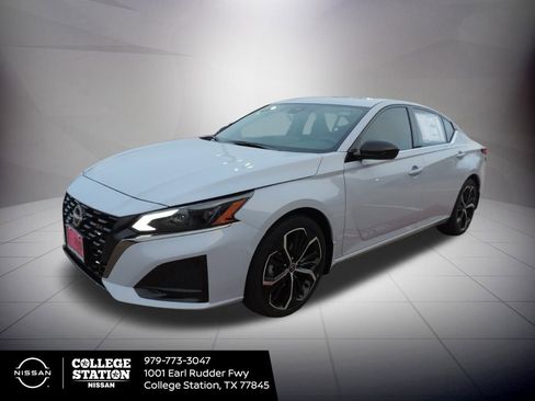 New 2025 Nissan Altima 2.5 SR w/ SR Premium Package image 10