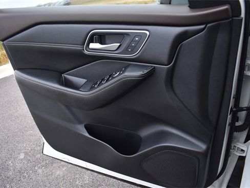 Used 2021 Nissan Rogue Platinum image 35