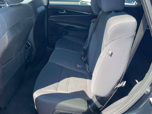 Used 2017 Kia Sorento AWD image 6