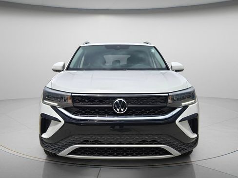 Certified 2023 Volkswagen Taos SE FWD image 9