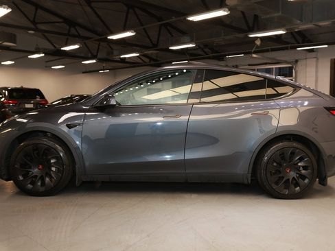 Used 2022 Tesla Model Y Long Range image 4