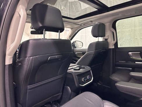Used 2025 Ford Expedition Platinum AWD/4WD image 43