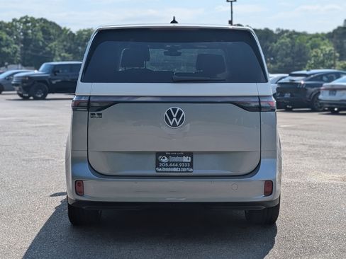 Used 2025 Volkswagen ID. Buzz Pro S Plus RWD image 8
