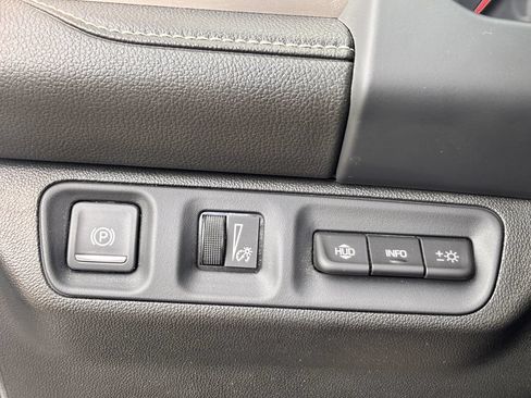Used 2023 GMC Acadia Denali w/ Denali Ultimate Package FWD image 21