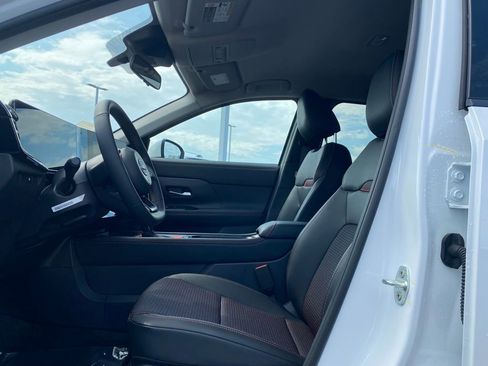 New 2025 Nissan Kicks SR image 11