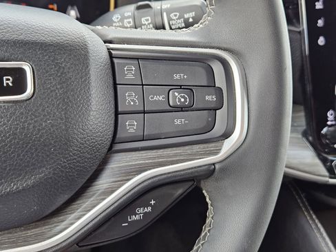 Used 2023 Jeep Wagoneer L Series III w/ Preferred Equipment Group image 58