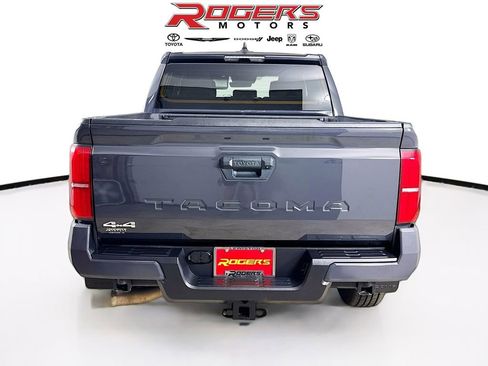 Certified 2025 Toyota Tacoma SR5 AWD/4WD image 12