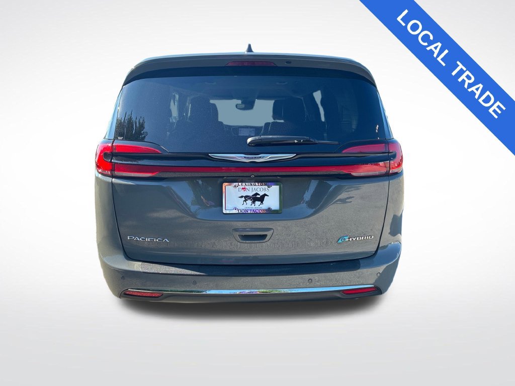 Used 2022 Chrysler Pacifica Touring-L w/ Uconnect Theater Family Group FWD image 5