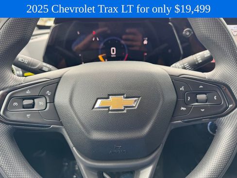 Used 2025 Chevrolet Trax LT FWD image 21