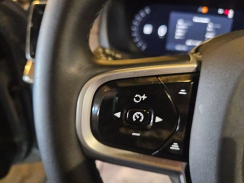 Certified 2025 Volvo XC90 B5 Core AWD/4WD image 23