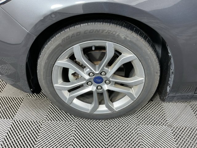Used 2020 Ford Fusion Titanium FWD image 6