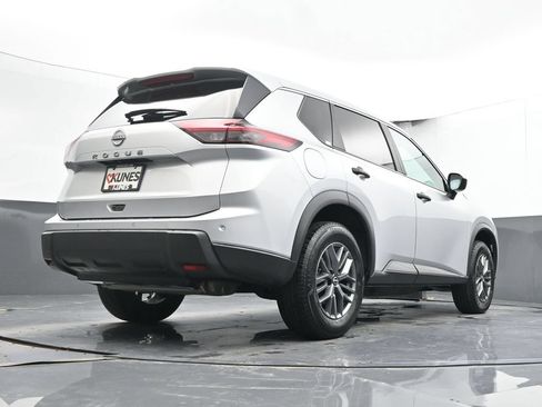 Used 2024 Nissan Rogue S FWD image 31