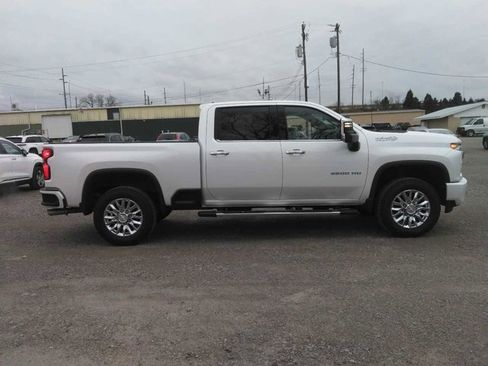 Used 2022 Chevrolet Silverado 2500 High Country image 2