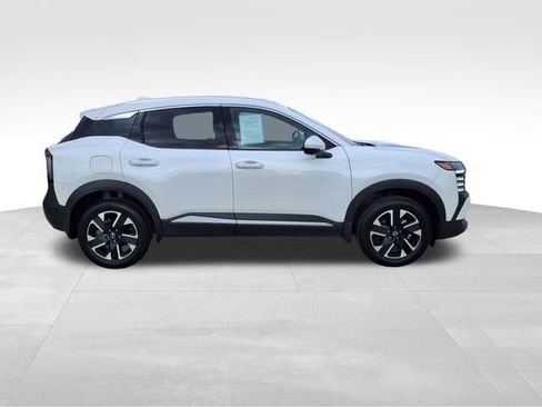 Used 2025 Nissan Kicks SR FWD image 9