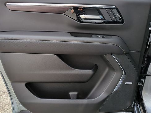 New 2026 Chevrolet Suburban Premier w/ Sun And Tow Package AWD/4WD image 28