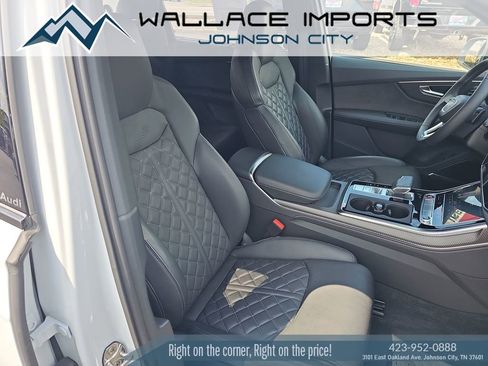 Used 2025 Audi SQ7 Premium Plus AWD/4WD image 45