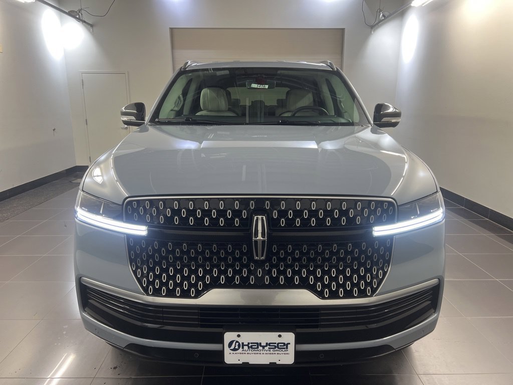 New 2026 Lincoln Navigator Premiere AWD/4WD image 2