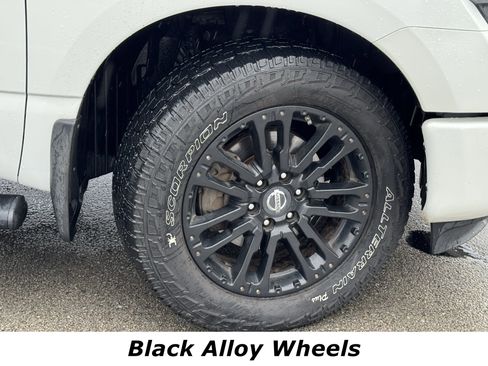 Used 2018 Nissan Titan SV w/ SV Convenience Package image 14