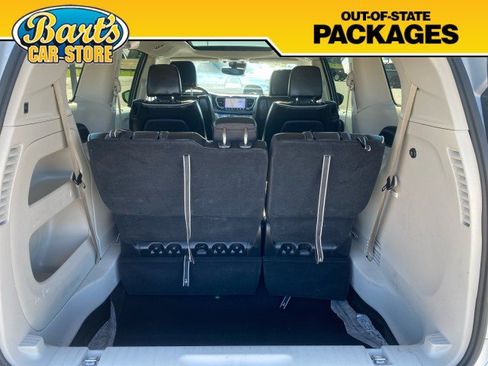 Used 2024 Chrysler Pacifica Limited FWD image 8