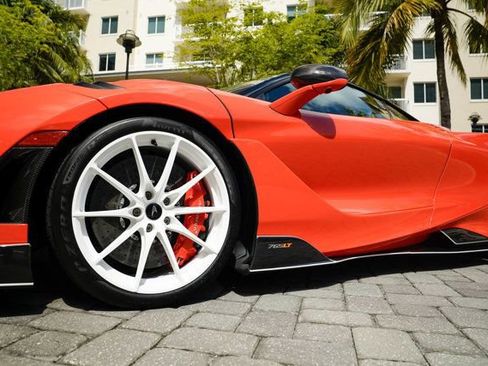 Used 2021 McLaren 765LT image 12