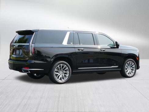 Used 2023 Cadillac Escalade ESV Premium Luxury w/ LPO, Radiant Package AWD/4WD image 5