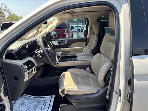 Used 2022 Lincoln Navigator Reserve AWD/4WD image 13
