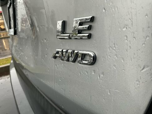 Used 2022 Toyota RAV4 LE image 17