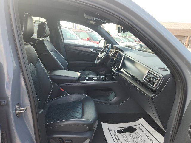 Used 2024 Volkswagen Atlas Cross Sport SEL Premium R-Line AWD/4WD image 19