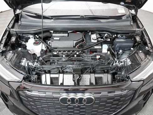 Certified 2024 Audi Q4 e-tron Prestige image 4