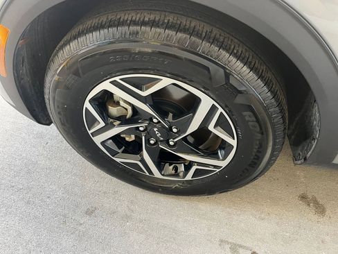 Used 2025 Kia Sportage LX image 40