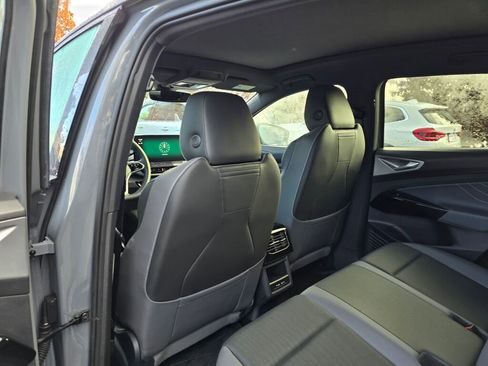 Used 2023 Volkswagen ID.4 Pro S image 7