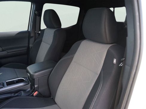Used 2022 Toyota Tacoma TRD Sport w/ Technology Package RWD image 10
