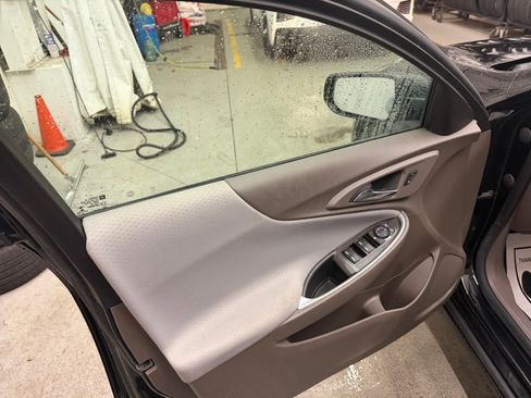 Used 2025 Chevrolet Malibu LT image 9