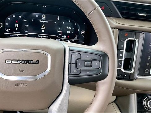 Used 2023 GMC Yukon Denali image 12