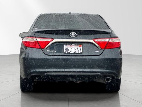 Used 2017 Toyota Camry SE image 5