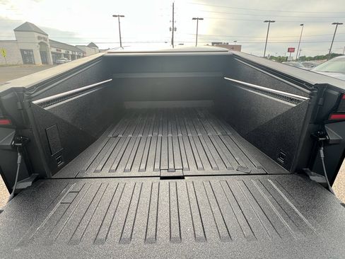 Used 2024 Tesla Cybertruck AWD Crew Cab image 26