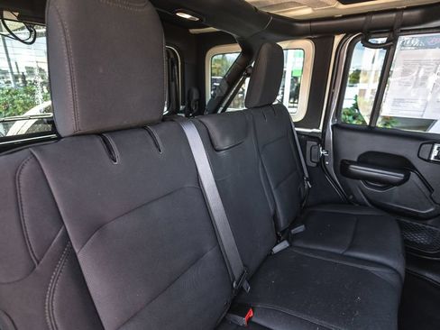Used 2018 Jeep Wrangler Unlimited Sport S AWD/4WD image 29
