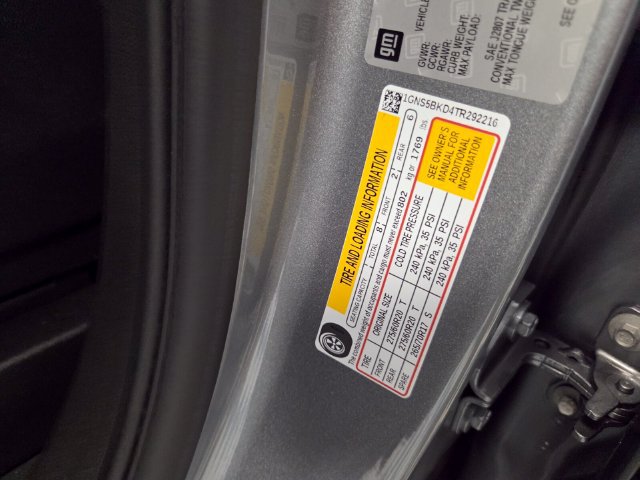 Used 2026 Chevrolet Suburban LS RWD image 19