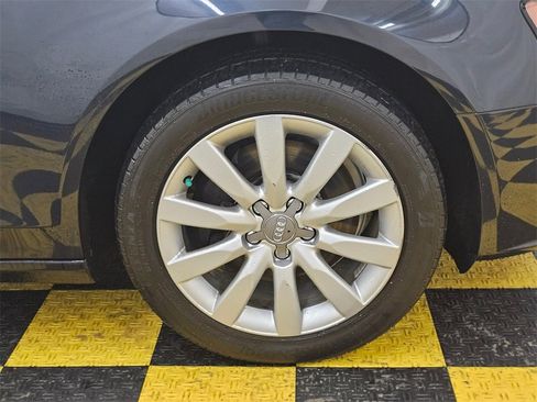 Used 2012 Audi A4 2.0T Premium w/ Style Pkg image 9
