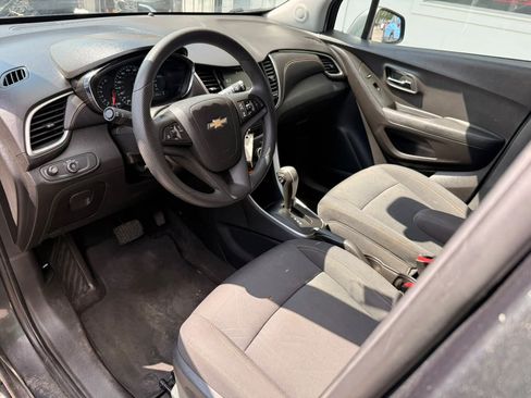 Used 2017 Chevrolet Trax LT AWD/4WD image 26