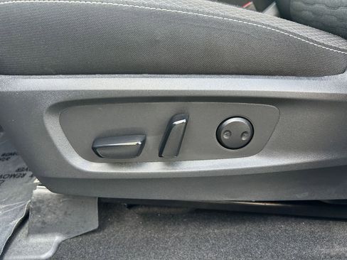 Used 2025 Nissan Pathfinder SV image 23