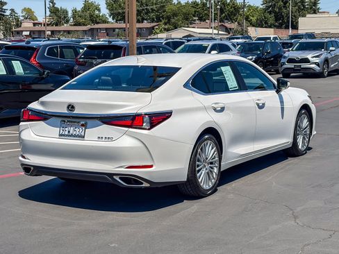 Used 2023 Lexus ES 350 w/ Premium Package FWD image 4