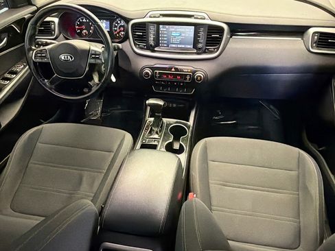 Used 2019 Kia Sorento FWD w/ LX Convenience Package image 12