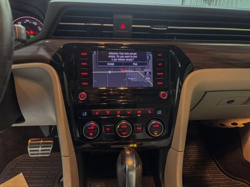 Used 2020 Volkswagen Passat 2.0T SEL image 21