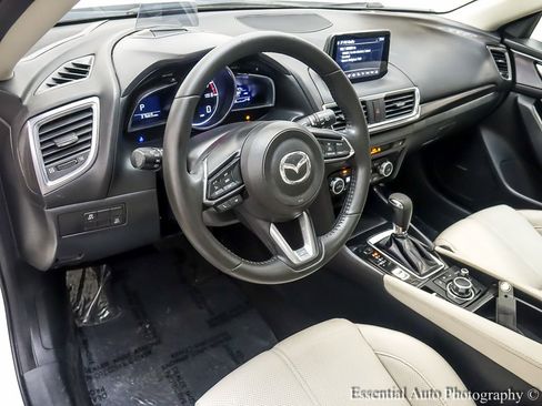 Used 2018 MAZDA MAZDA3 Grand Touring image 11