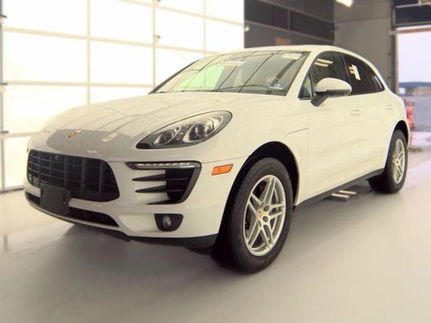 Used 2018 Porsche Macan w/ Premium Package Plus AWD/4WD image 6