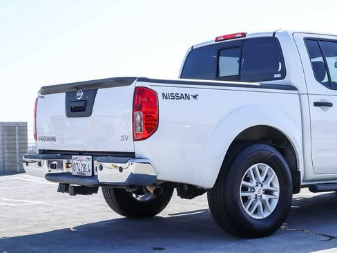 Used 2015 Nissan Frontier SV w/ SV Value Truck Package RWD image 9