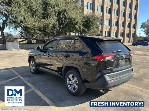 Used 2022 Toyota RAV4 LE image 4