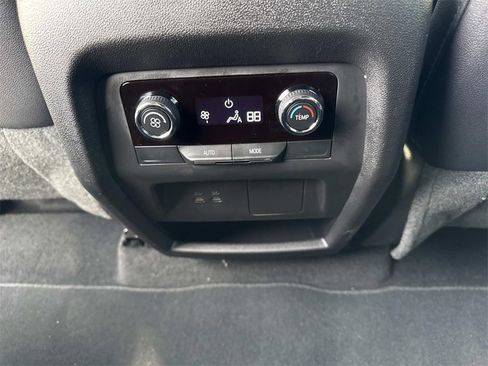 Used 2026 Chevrolet Traverse LT image 23