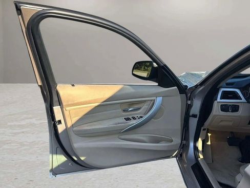 Used 2014 BMW 320i Sedan image 9